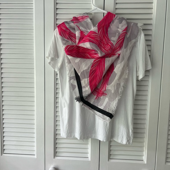 Leigh and Luca scarf, neon pink soft velvet frock feathers - Picture 2 of 9